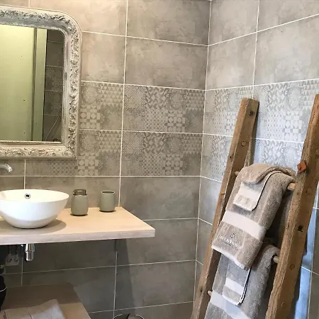 Logis De Pierre Levee Bed & Breakfast 3*