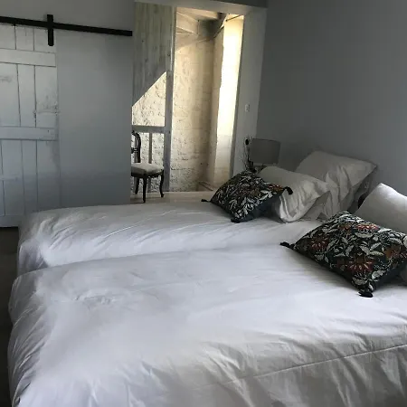 Logis De Pierre Levee 3*