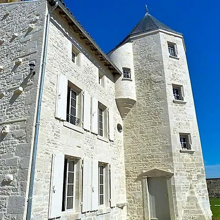 Logis De Pierre Levee Bed & Breakfast
