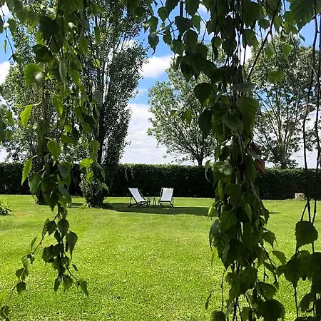 Logis De Pierre Levee Bed & Breakfast