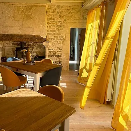 Logis De Pierre Levee Bed & Breakfast