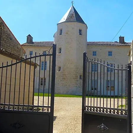 Logis De Pierre Levee 3*