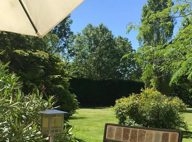 Logis De Pierre Levee Bed & Breakfast 3*