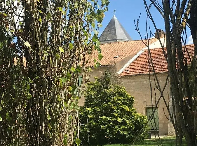 Logis De Pierre Levee Bed & Breakfast 3*